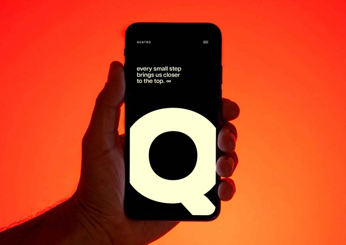 Smartphone Presentation in iPhone Mockup